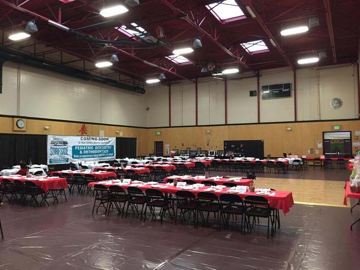 Floor layout with rectangular tables.